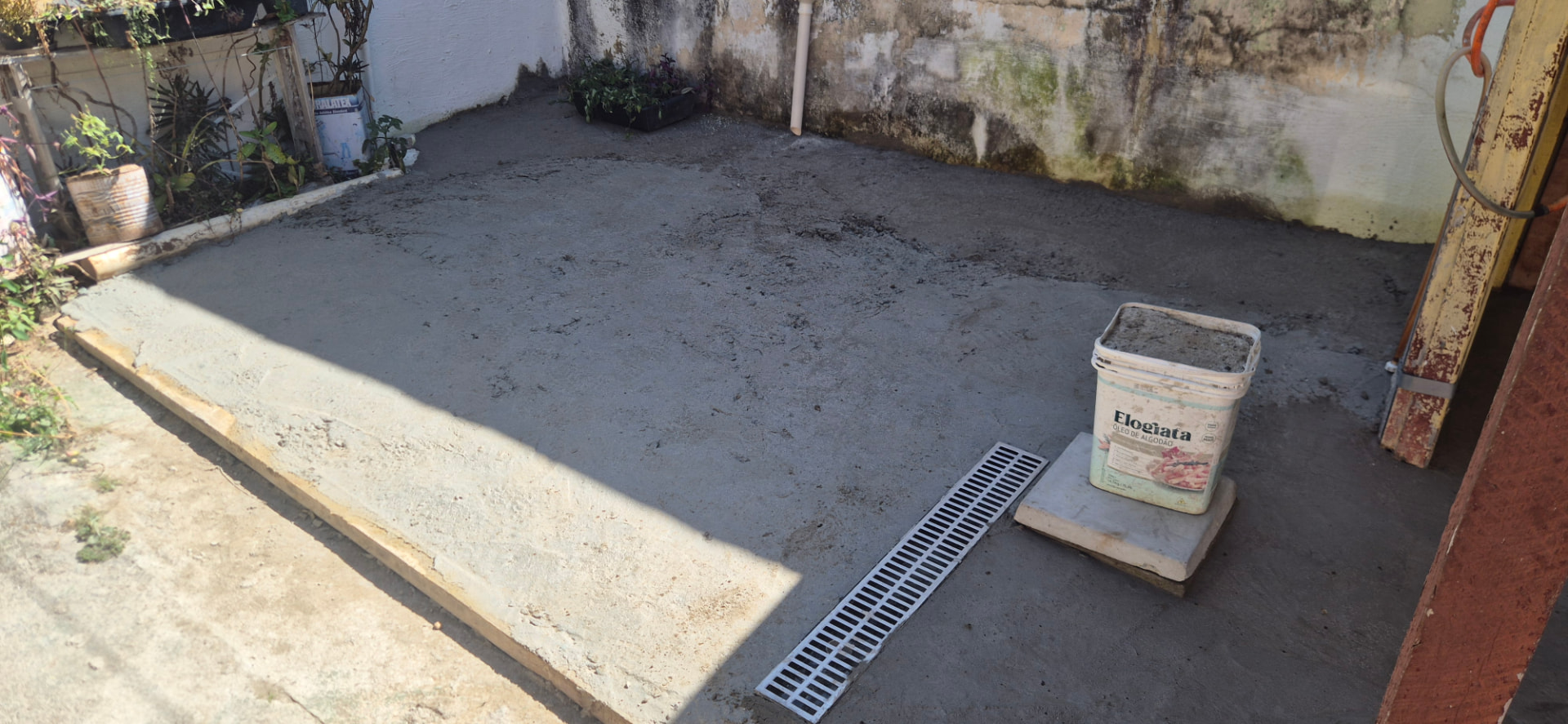 Área externa concretada pela equipe Kaizen