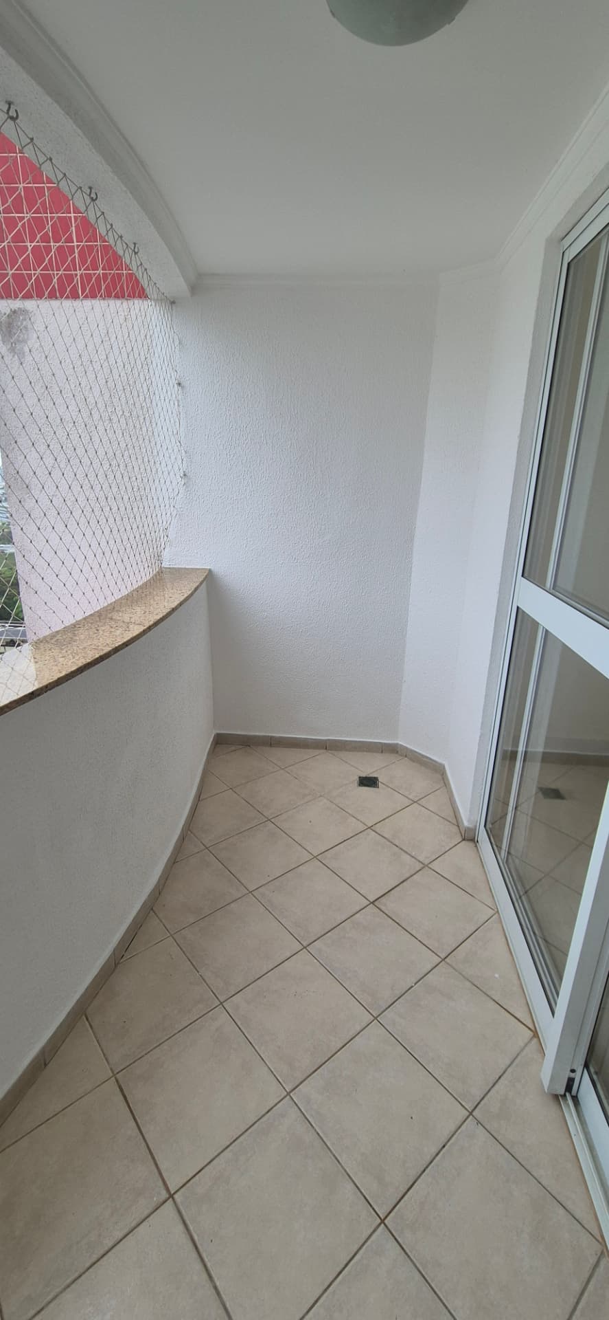 Pintura branca finalizada em varanda de apartamento